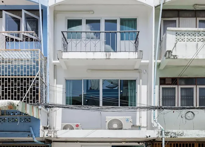Nitichai Place, Private Sukhumvit Townhome 8pax شقة *